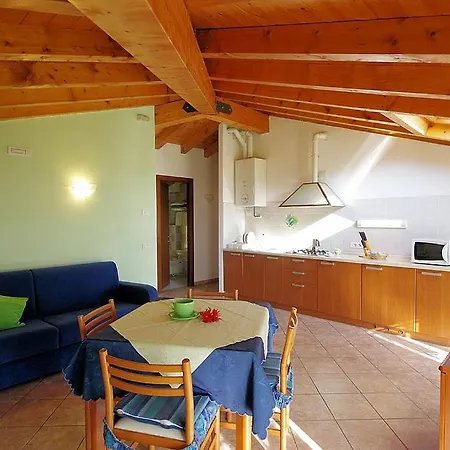 Sleeps 5 Pool Wifi Mezzegra